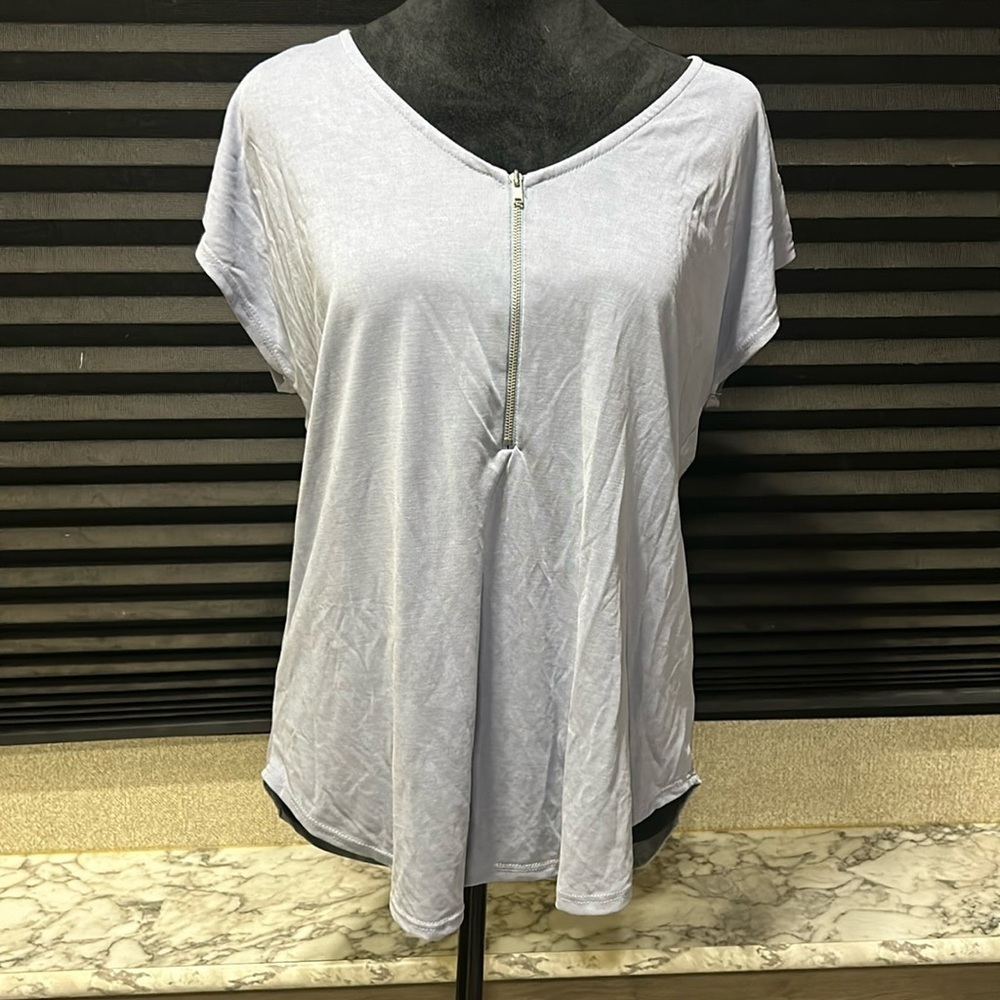 Green Envelope Women’s Short Sleeve 1/2 Zip Front V-Neck Grey‎ Blue Tee Medium